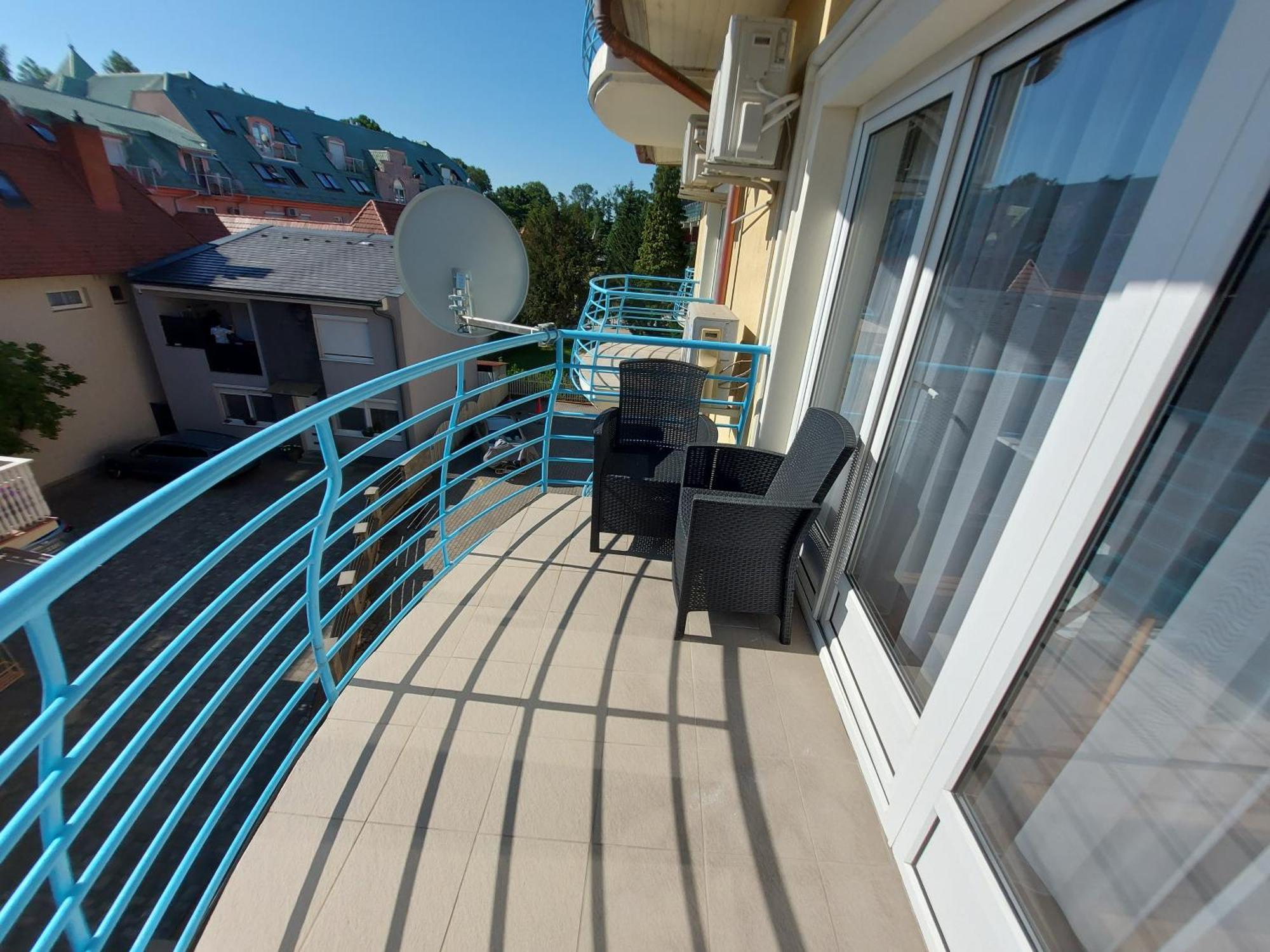 Cafe Relax Apartments Хевиз Экстерьер фото