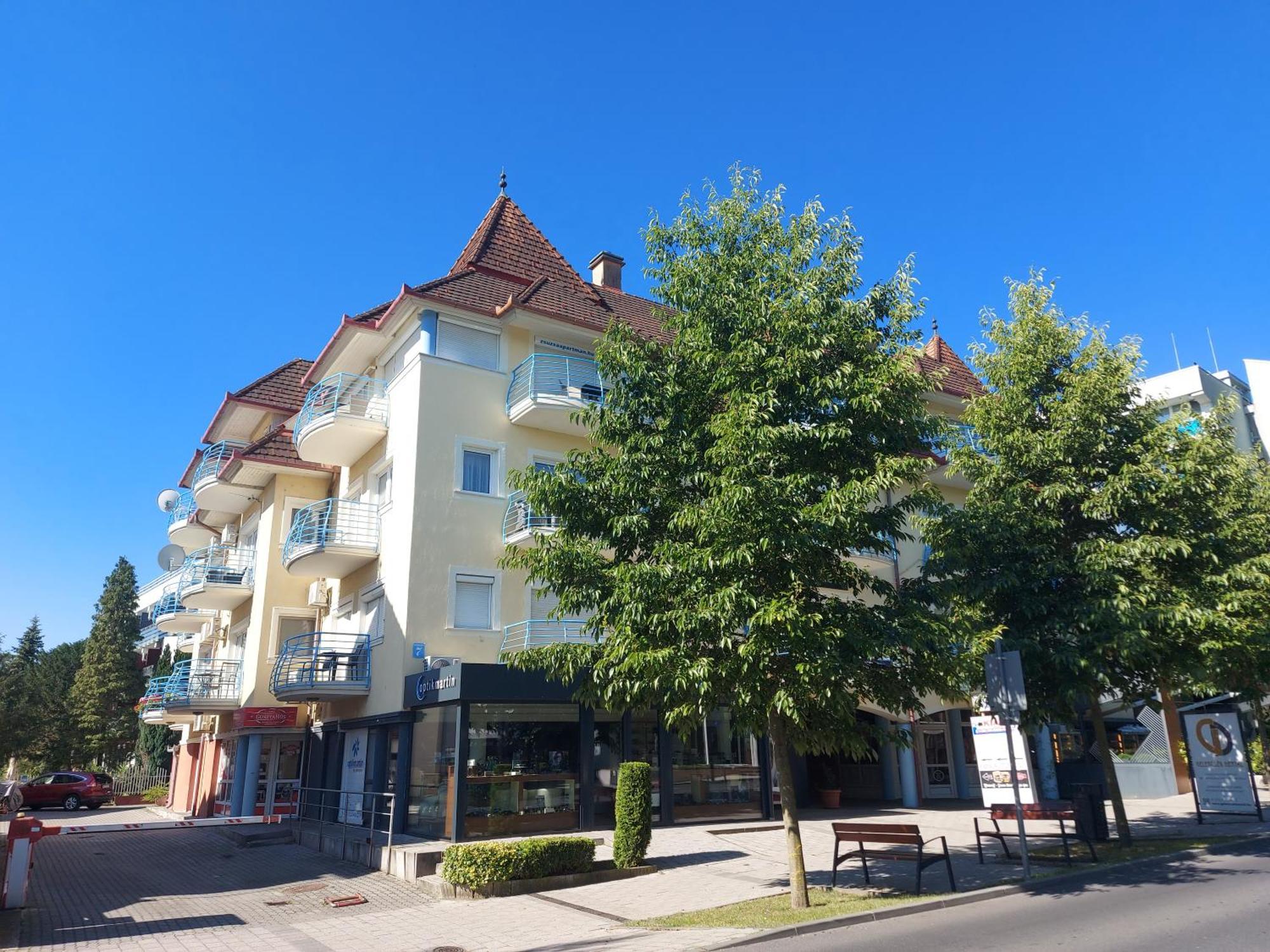 Cafe Relax Apartments Хевиз Экстерьер фото