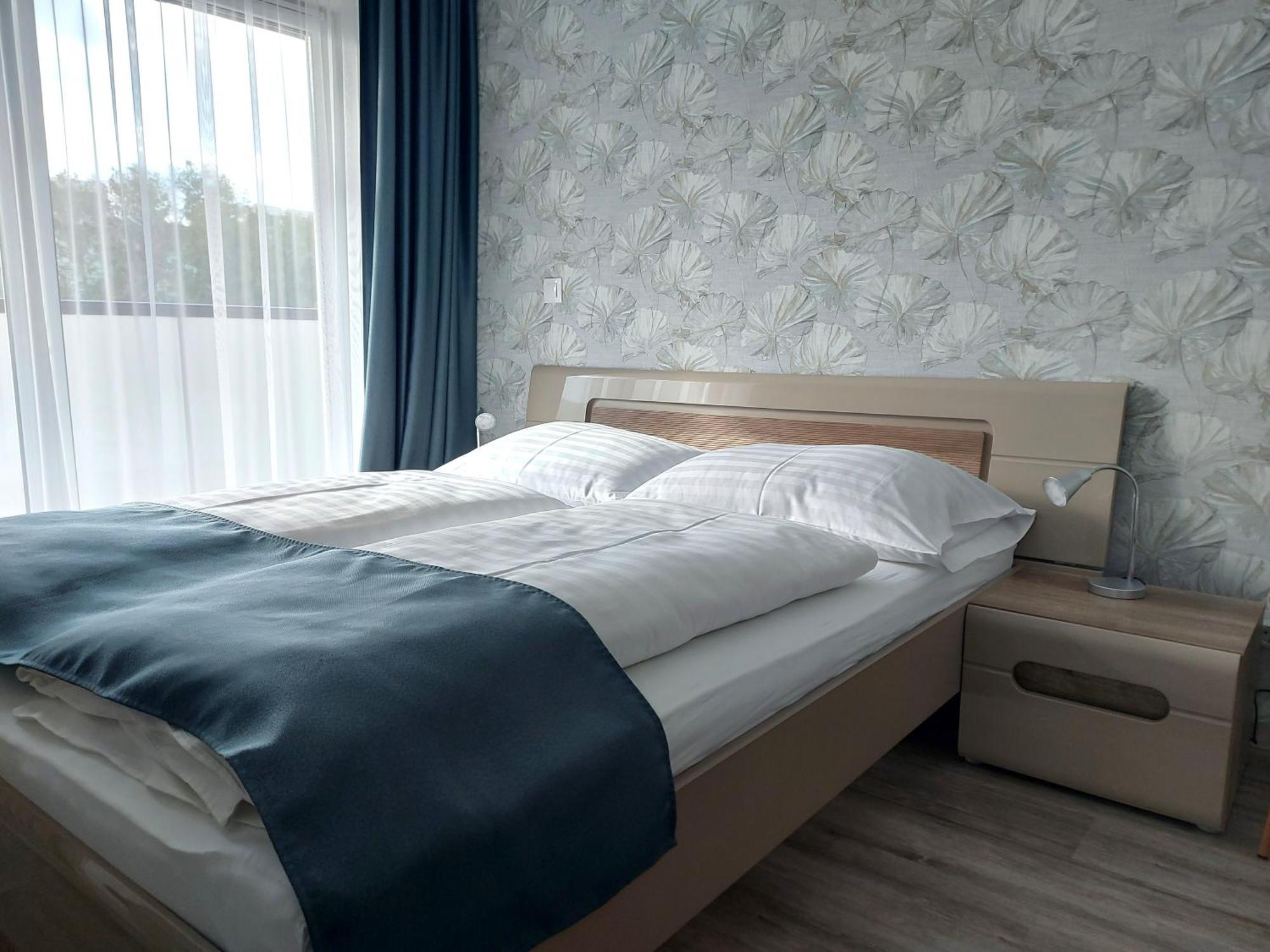 Cafe Relax Apartments Хевиз Экстерьер фото