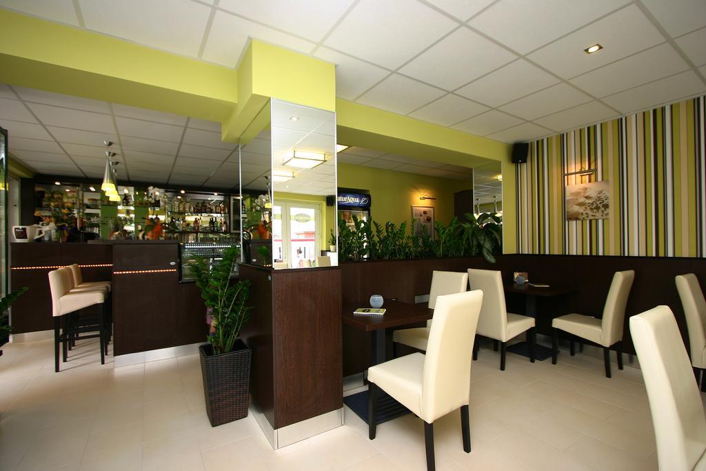 Cafe Relax Apartments Хевиз Экстерьер фото